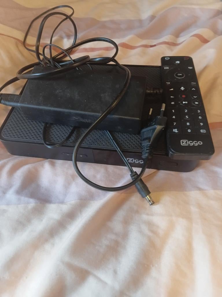 Ziggo conne Box wifi met Ziggo kast HDMI afstand bediening, Ophalen of Verzenden, Zo goed als nieuw, Ziggo