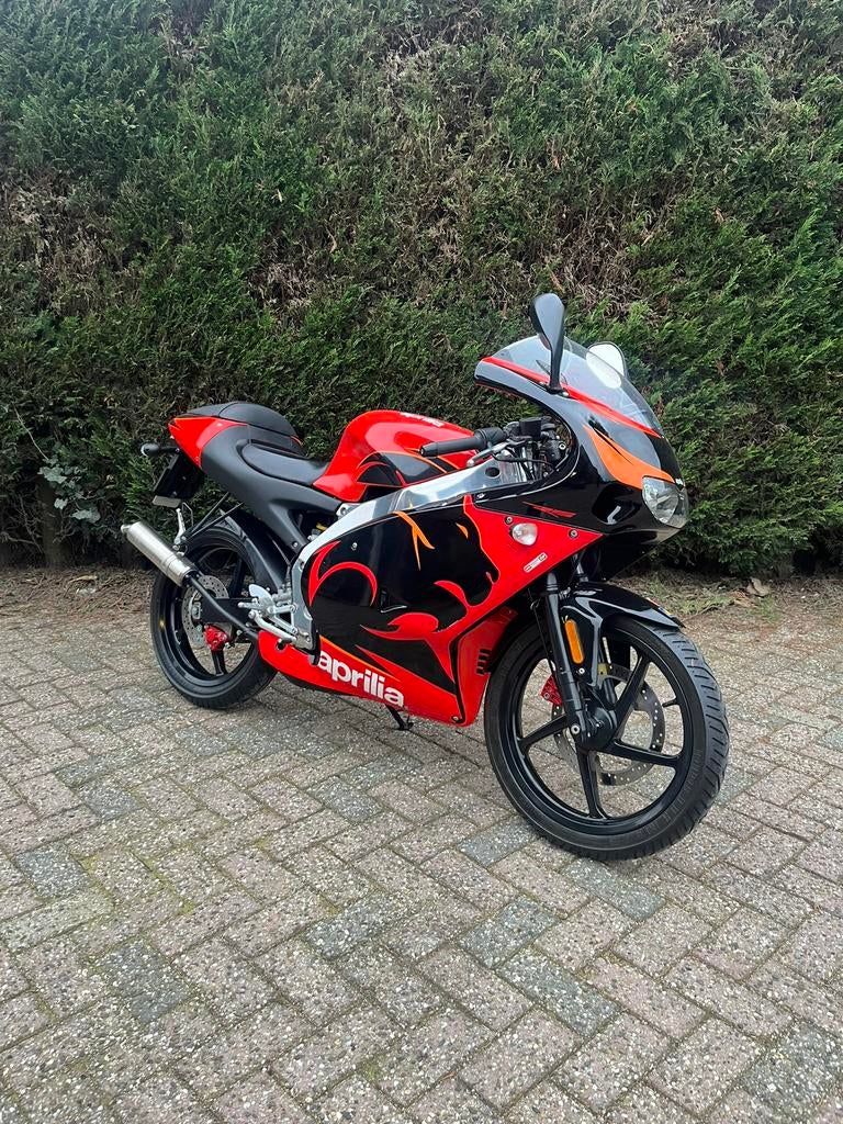 Aprilia RS50 bromfiets brommer NIEUWSTAAT RS 50 7600km, Fietsen en Brommers, Ophalen, Zo goed als nieuw