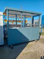 Robuuste stalen portiersloge met veel ramen, Ophalen