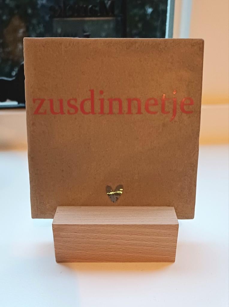 Tegeltje 'zusdinnetje' - Cadeautip - Kleuren aanpasbaar, Huis en Inrichting, Woonaccessoires | Tekstborden en Spreuken, Ophalen of Verzenden
