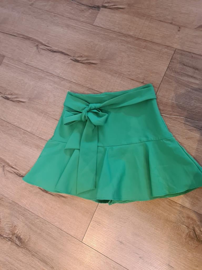 Leuke groene Zara rok met strik maat xs, Ophalen of Verzenden, Zo goed als nieuw, Maat 34 (XS) of kleiner, Boven de knie