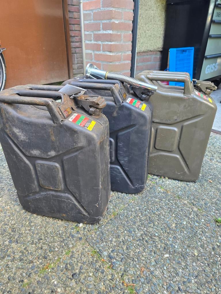 3 jerrycans voor benzine  of diesel 20 liter, Ophalen of Verzenden, Gebruikt