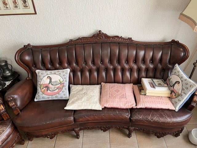 Bankstel – lederen bank en twee fauteuils klassiek barok, Huis en Inrichting, Banken | Bankstellen, Gebruikt, Rechte bank, Overige maten