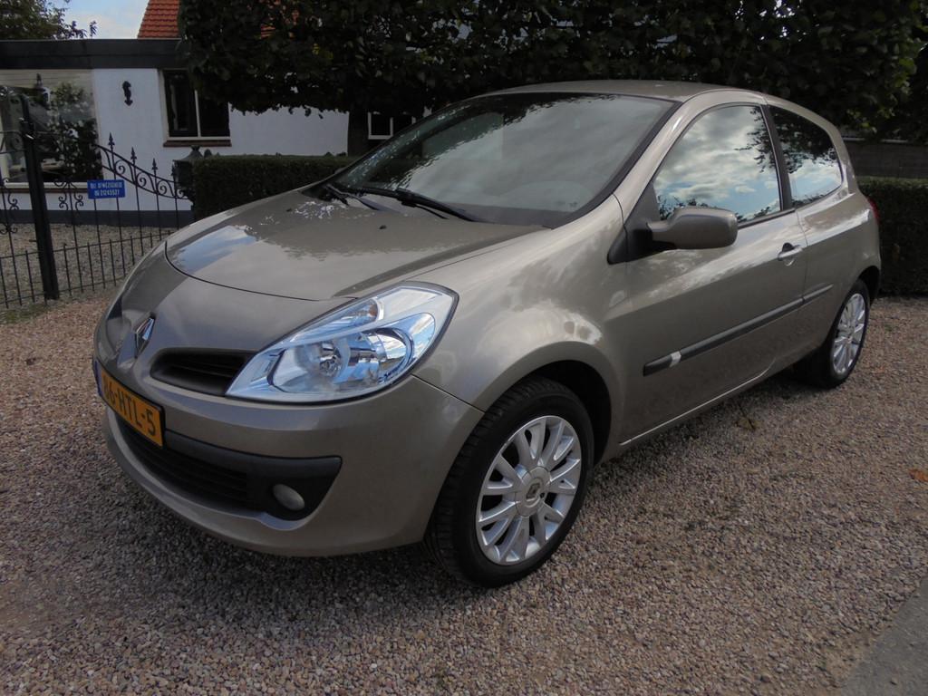 Renault Clio 1.2-16V Collection *AIRCO*DISTRIBUTIE NIEUW*2e, Auto's, Voorwielaandrijving, 535 kg, Gebruikt, 4 cilinders