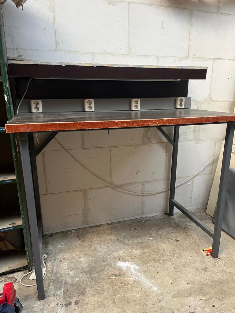 1 Stevige hoge werktafels met ingebouwde stopcontacten, Doe-het-zelf en Verbouw, Ophalen, Gebruikt, 120 tot 170 cm
