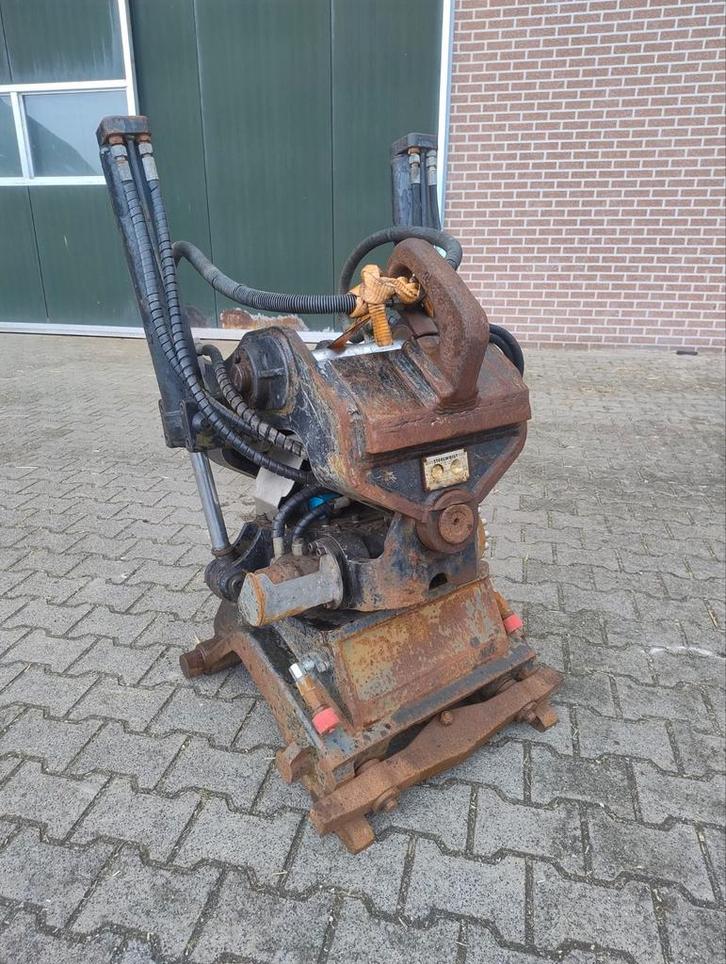 2 x Steelwrist k18 draaikantelstuk cw 30  pendikte 65mm, Zakelijke goederen, Machines en Bouw | Onderdelen, Ophalen