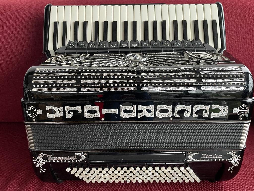 Italiaanse Accordiola Toscanini accordeon.Cassotto.5korig ., Muziek en Instrumenten, Accordeons, Met koffer, 120-bas, Toetsaccordeon