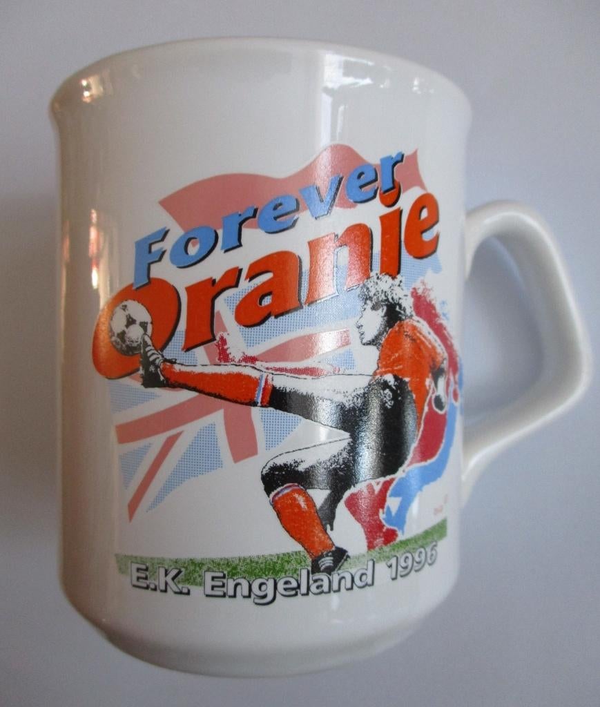 VOETBAL-Mok : Forever ORANJE E.K. Engeland 1996., Verzamelen, Sportartikelen en Voetbal, Ophalen of Verzenden, Nieuw, Buitenlandse clubs
