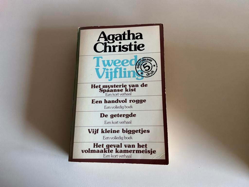 Agatha Christie - Tweede Vijfling (4e druk), Boeken, Detectives, Gelezen, Ophalen of Verzenden