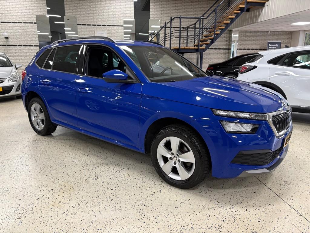 Skoda KAMIQ 1.0 TSI SPORT Automaat  Apple Android Cruise ECC, Auto's, Gebruikt, Parkeersensor, Met garantie (alle), Blauw