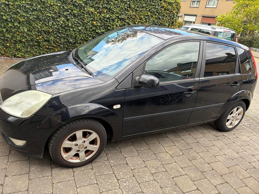 Ford Fiësta 1.3 8V 5DR 2005 Zwart, Auto's, Ford, 1299 cc, 40 €/maand, 4 cilinders, Zwart