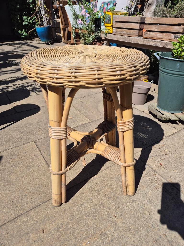 Rotan en Bamboe Tafeltje - Rond Bijzettafeltje, Huis en Inrichting, Tafels | Bijzettafels, 45 tot 60 cm, Overige materialen, Gebruikt