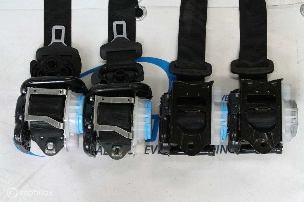 2 x Gordels voor + 2 x achter Mercedes GLA X156 (2014-heden), Gebruikt, Ophalen of Verzenden
