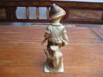 biscuit porseleinen beeldje van een jongetje met stok., Ophalen of Verzenden