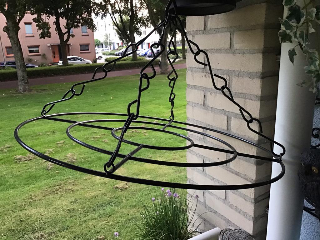 IJzeren Lintenhanger ,wildhaak,pannenhanger,paasei,pasen, Antiek en Kunst, Curiosa en Brocante, Ophalen