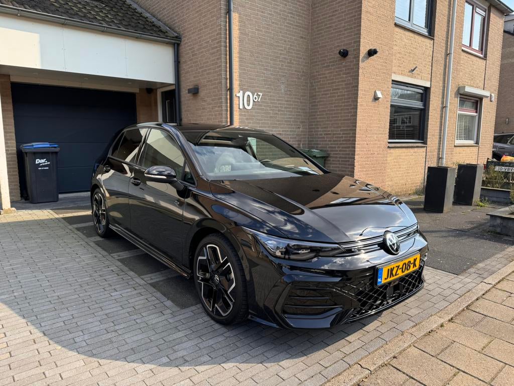 Volkswagen Golf 1.5 Etsi 150pk Dsg7 2025 R-Line | Pano, 1498 cc, 4 cilinders, Zwart, 19 km/l