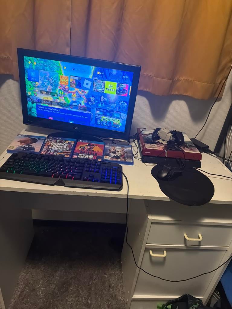PS4 met games, controller, muis en keyboard, Ophalen of Verzenden, Met 1 controller, Original, Gebruikt