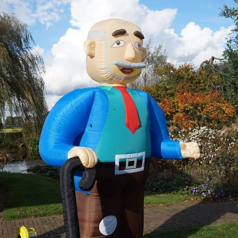 Opblaaspop huren Abraham – ideaal voor kleine tuin of oprit, Hobby en Vrije tijd, Feestartikelen | Verhuur, Gebruikt, Abraham of Sarah
