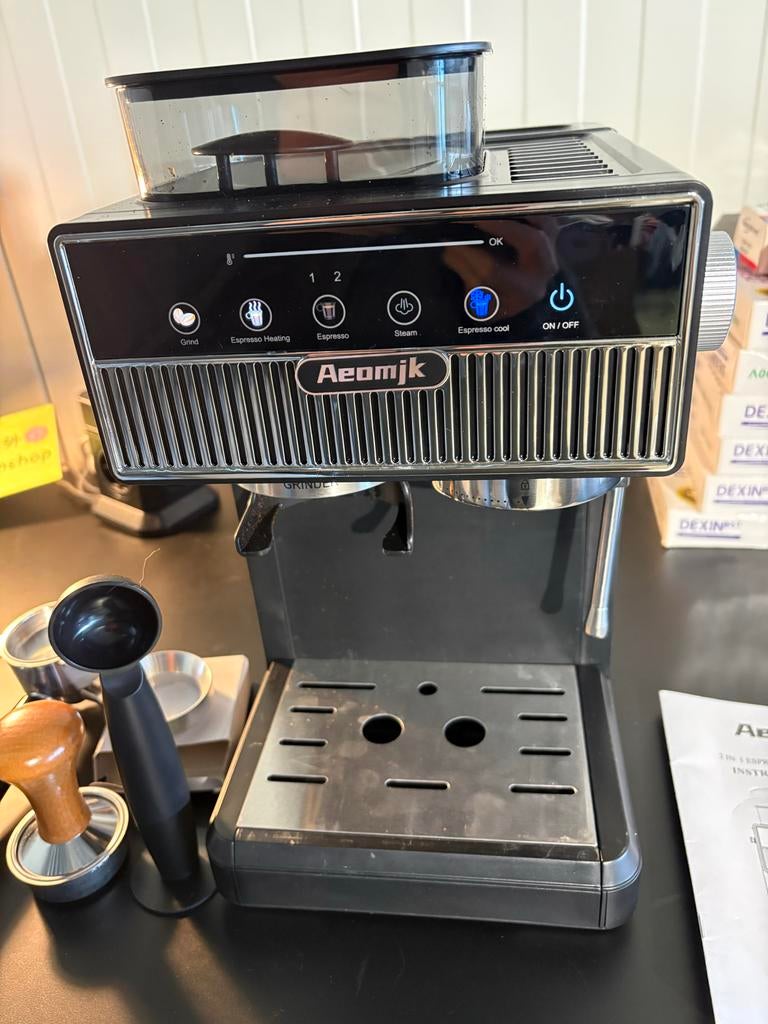 nieuw Aeamjk CM5500 Koffiemachine met originelle doos, Afneembaar waterreservoir, Gemalen koffie, Ophalen of Verzenden, Zo goed als nieuw