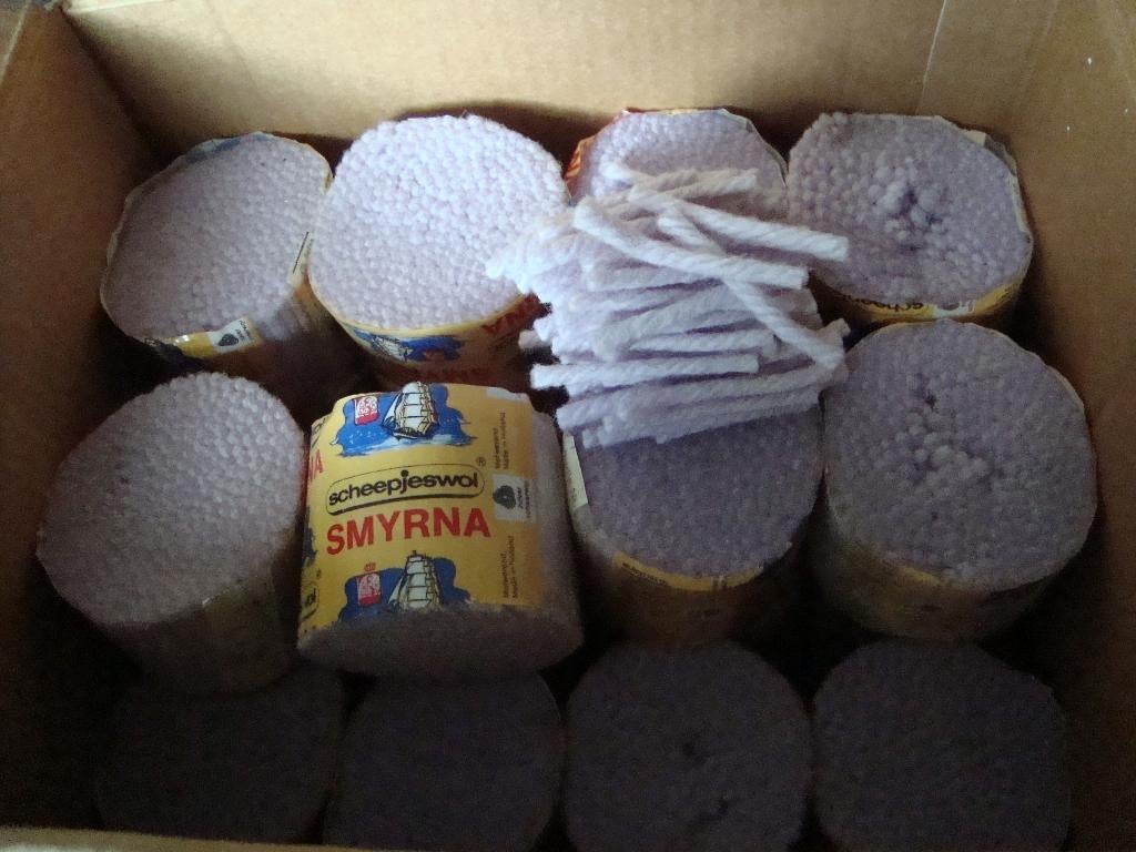 32 scheepjes smyrna wol licht lila, Ophalen of Verzenden, Nieuw, Handborduren, Borduurgaren of Zijde