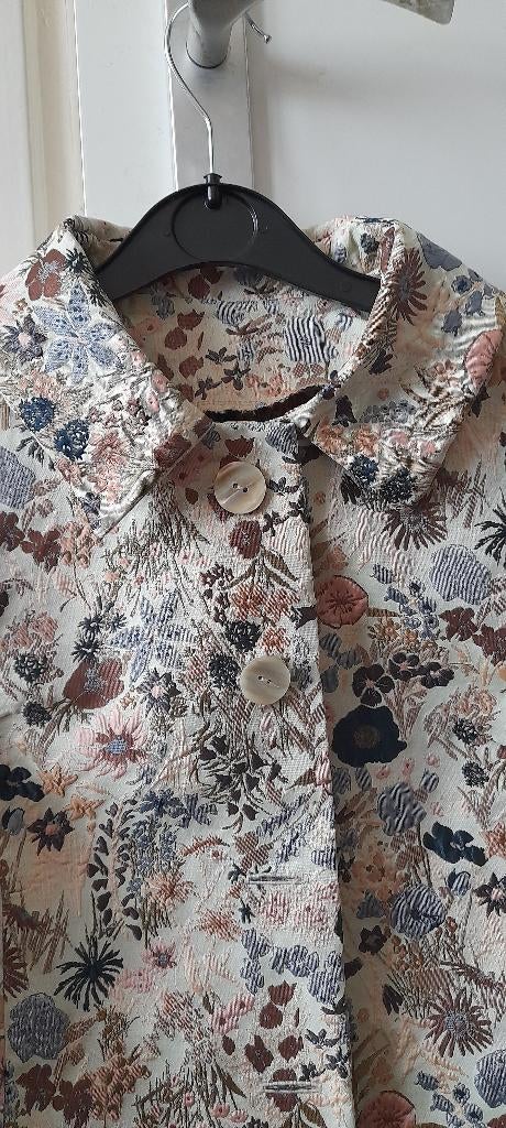 Gaaf nieuw jacquard jasje mt 34 gebloemd, Kleding | Dames, Jasjes, Kostuums en Pakken, Overige kleuren, Nieuw, Ophalen of Verzenden