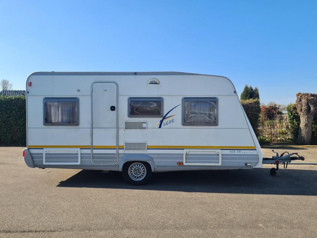 Burstner Fun 435 (incl. stallingsmogelijkheid), Caravans en Kamperen, Rondzit, Bürstner, 4 tot 5 meter, Tot en met 4