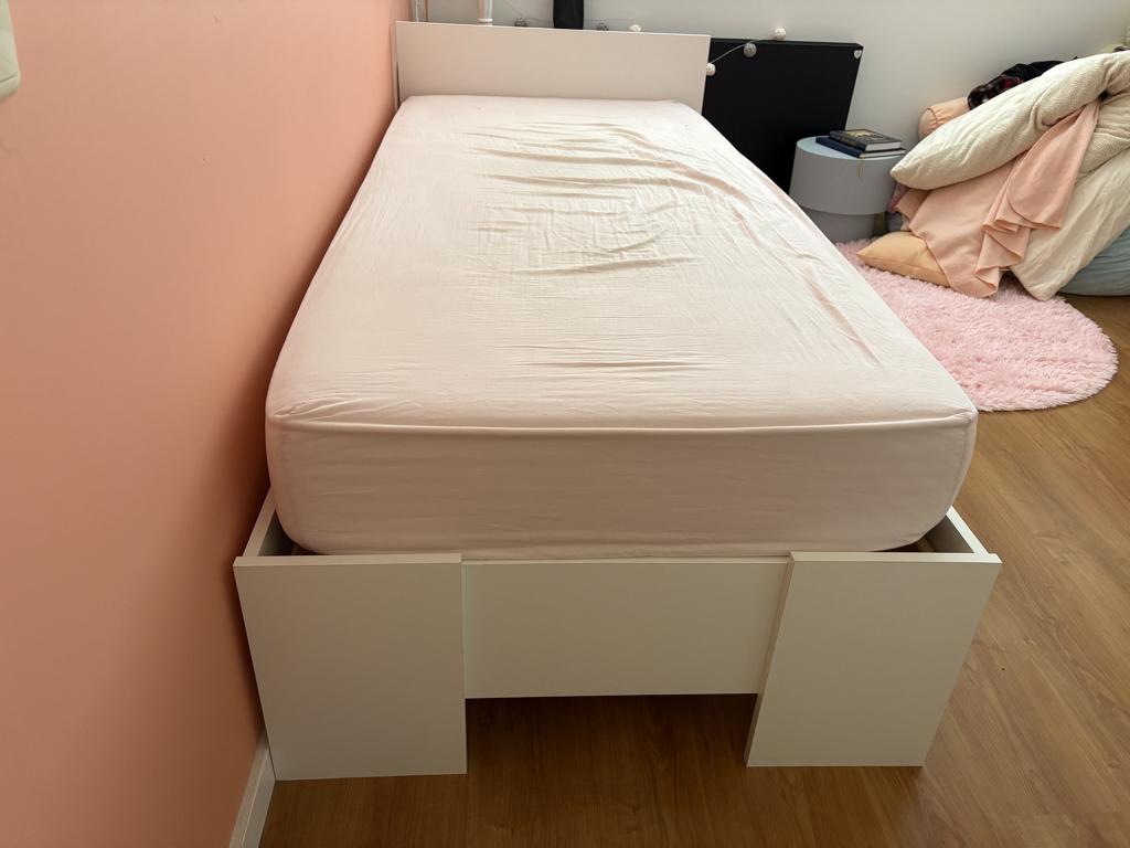 bed, Huis en Inrichting, Slaapkamer | Bedden, Zo goed als nieuw, Eenpersoons, 90 cm, 200 cm, Hout, Wit, Ophalen