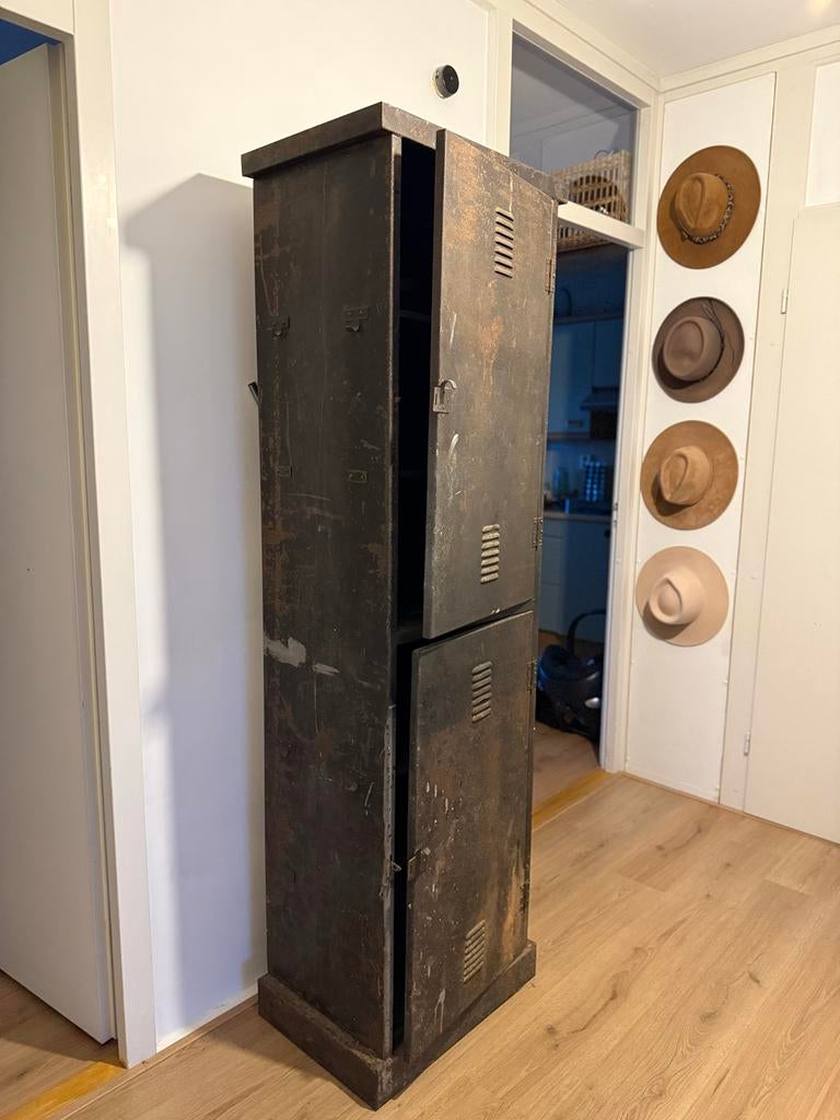 2 Vintage Industriële ijzeren Lockerkasten, authentiek!, Huis en Inrichting, Kasten | Lockerkasten, Ophalen, Gebruikt