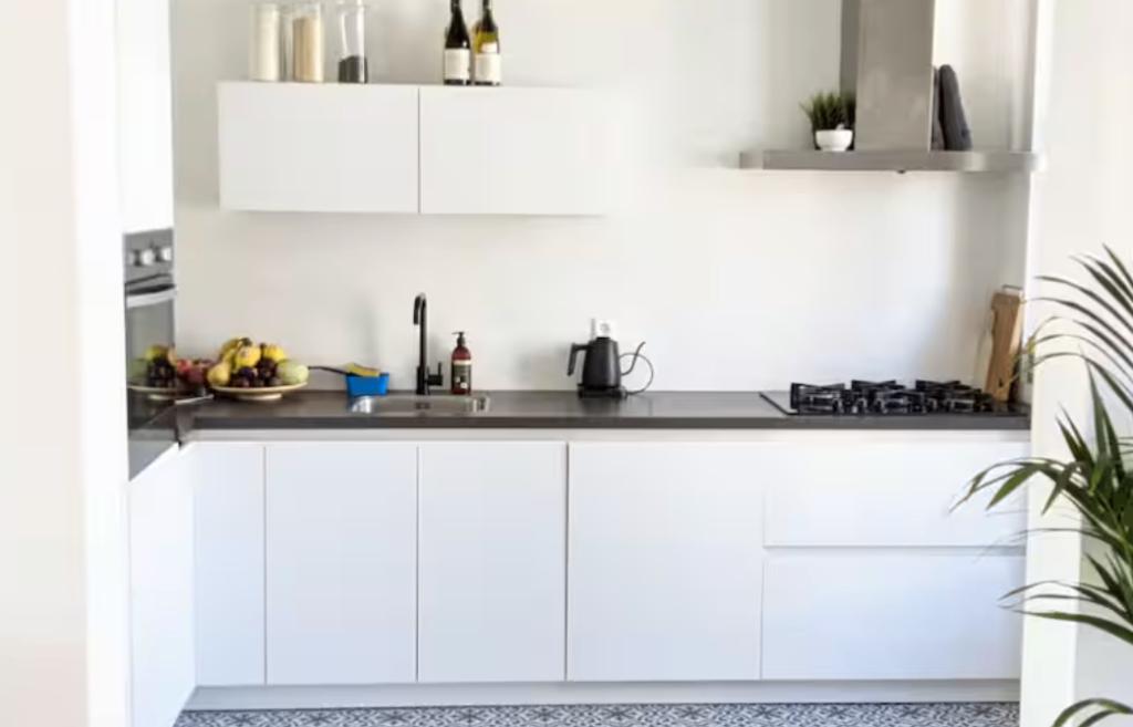 complete keuken -  kitchen for free, Huis en Inrichting, Keuken | Complete keukens, Ophalen, Gebruikt, Wit, Hoekkeuken