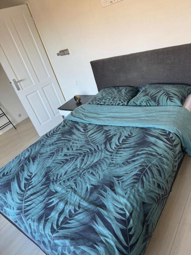 bed boxspring gratis 140 x 200, Huis en Inrichting, Slaapkamer | Bedden, Ophalen, Gebruikt, Eenpersoons, 140 cm