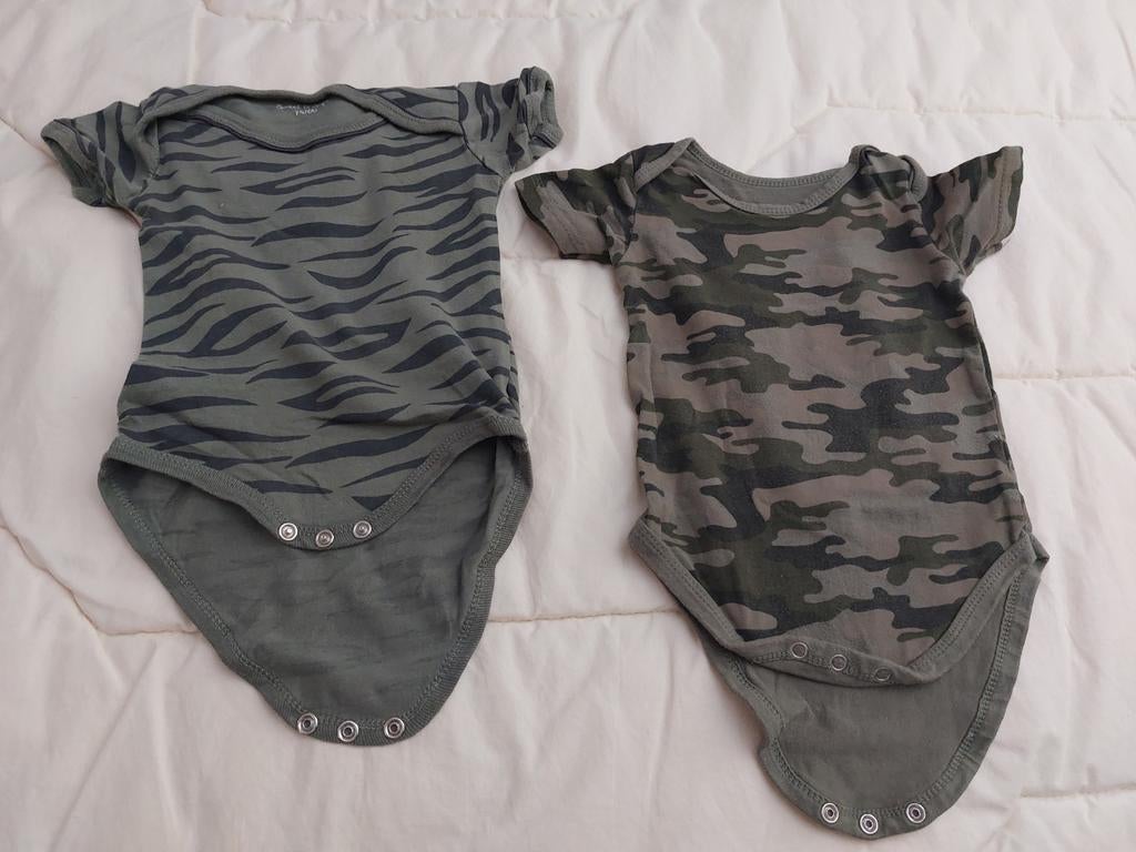 Mooie leger groene rompers maat 74/80, Ophalen, Gebruikt, Jongetje, Nacht- of Onderkleding