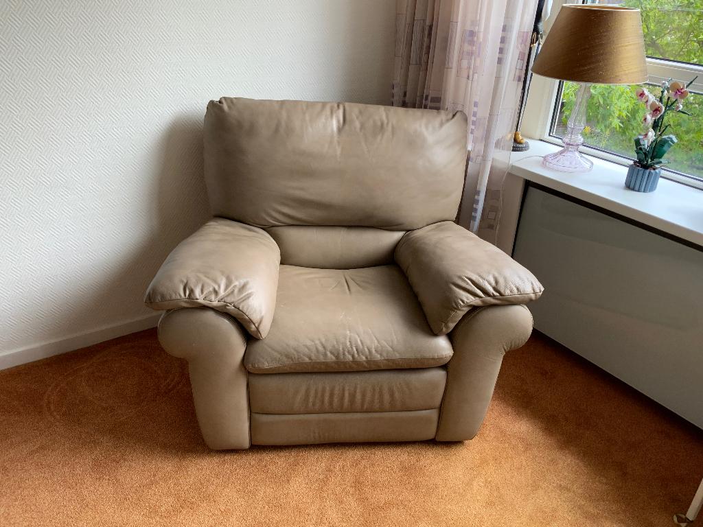 Leren relax fauteuil in taupe kleur, Ophalen, Gebruikt, 100 tot 125 cm, Modern
