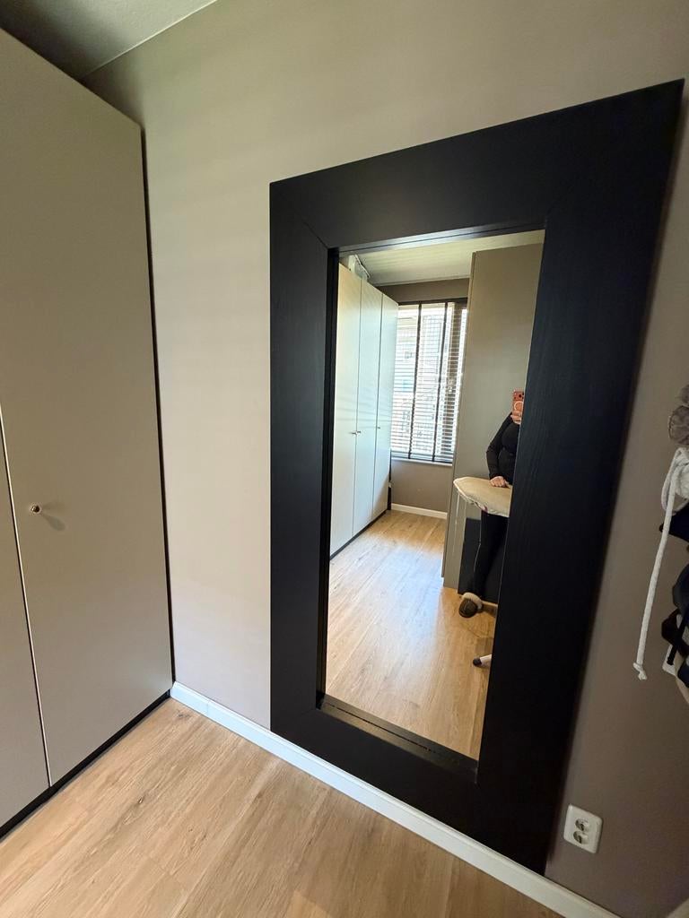 Grote spiegel met zwarte lijst, Ophalen of Verzenden, Zo goed als nieuw, 75 tot 100 cm, 150 tot 200 cm