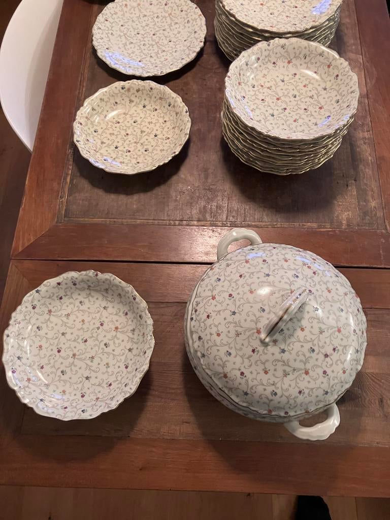 Limoges Luçien Michelaud Millefleurs Servies met Bloemmotief, Antiek en Kunst, Ophalen