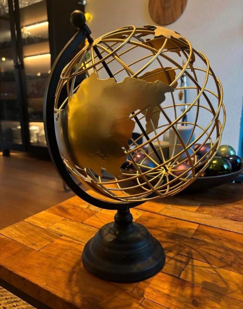 Orange85 Abstracte Gouden Wereldbol - Metaal, Huis en Inrichting, Woonaccessoires | Wereldbollen, Nieuw, Ophalen of Verzenden