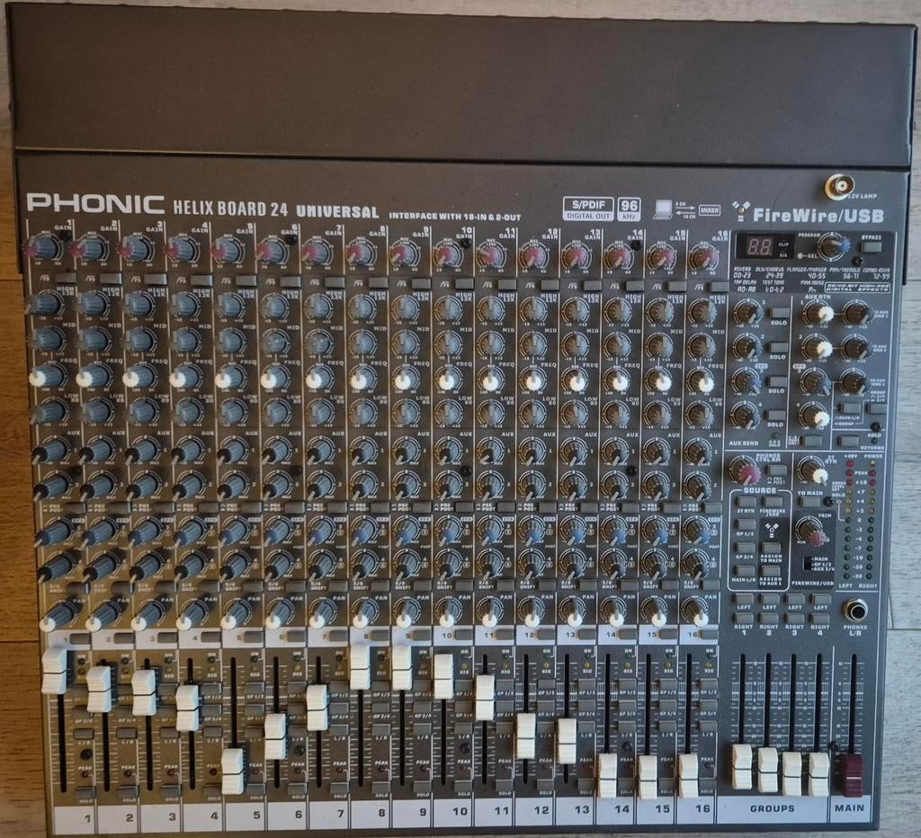Phonic Helix Board 24 Universal Mixer, Muziek en Instrumenten, Ophalen, Gebruikt, 20 kanalen of meer, Microfooningang