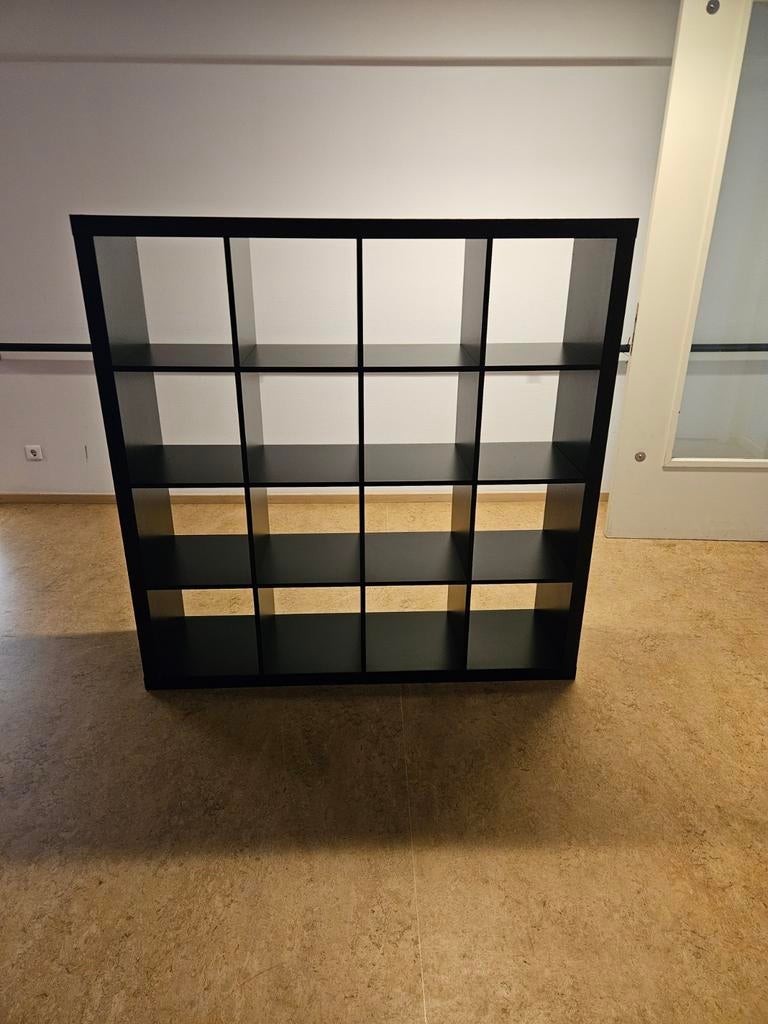 Ikea KALLAX kast zwart 16 vakken - Multifunctioneel, Ophalen, Met plank(en), Gebruikt, 100 tot 150 cm
