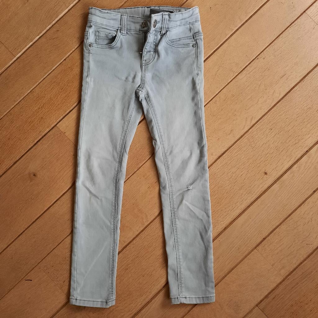 Hema spijkerbroek grijs destroyed maat 122, Kinderen en Baby's, Kinderkleding | Maat 122, Broek, Meisje, Ophalen of Verzenden