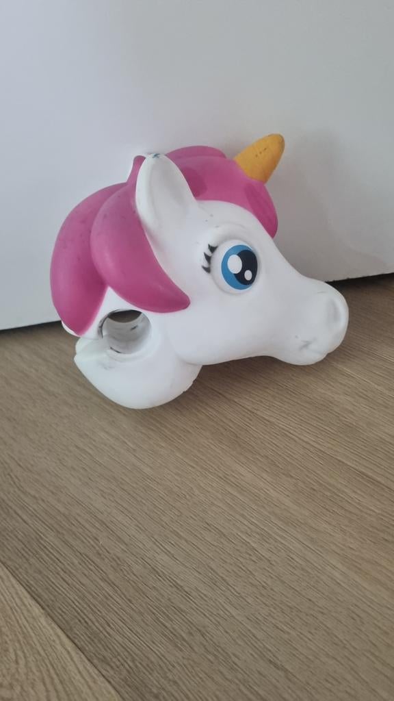 Eenhoornhoofd voor een step scootaheadz, Ophalen