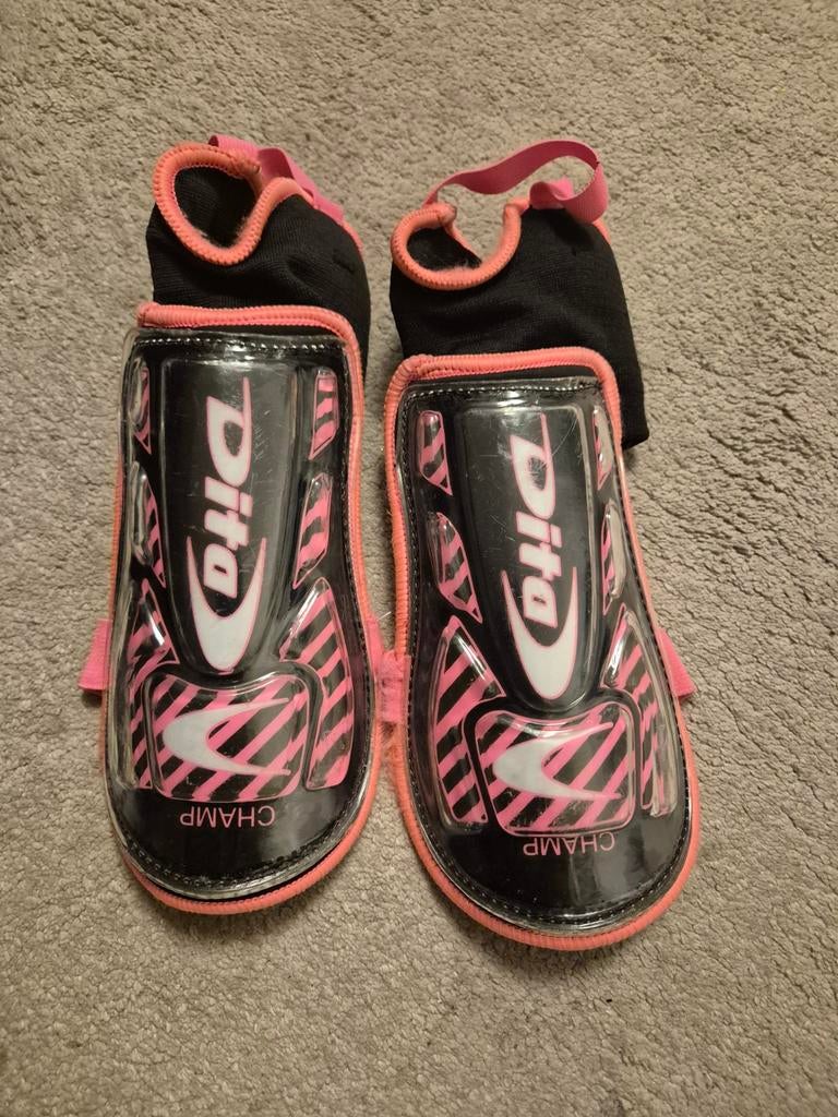 Dita Champ Scheenbeschermers - Maat XS - Roze/Zwart, Ophalen of Verzenden, Gebruikt