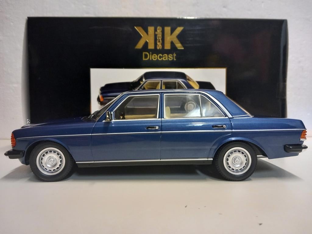 Mercedes Benz 280 E metallic blue KK Limited 1:18 KRD, Hobby en Vrije tijd, Modelauto's | 1:18, Ophalen of Verzenden, Zo goed als nieuw