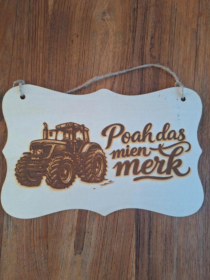 Houten bordje tractor - Poah das mien merk, Huis en Inrichting, Woonaccessoires | Tekstborden en Spreuken, Nieuw, Ophalen of Verzenden