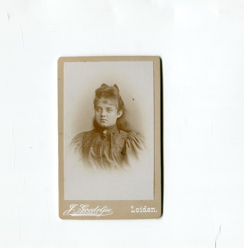 Carte de Visite. J. Goedeljee. Leiden. Op naam., Verzenden, Foto, Zo goed als nieuw, Voor 1940