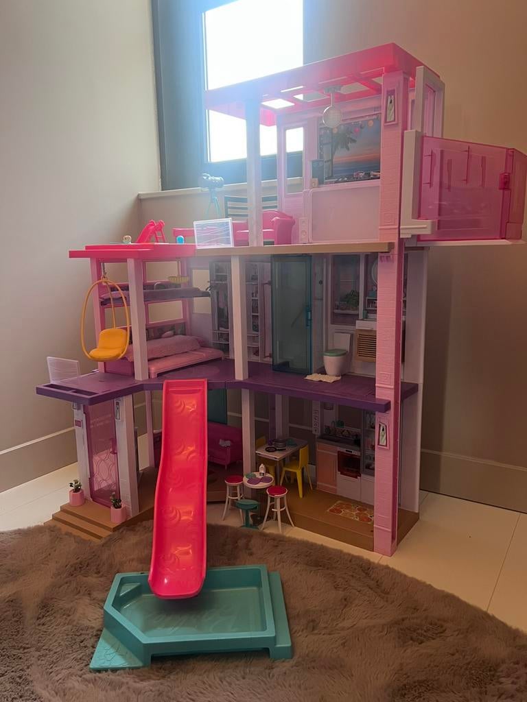 Barbie dreamhouse., Kinderen en Baby's, Speelgoed | Poppenhuizen, Ophalen, Zo goed als nieuw, Toebehoren