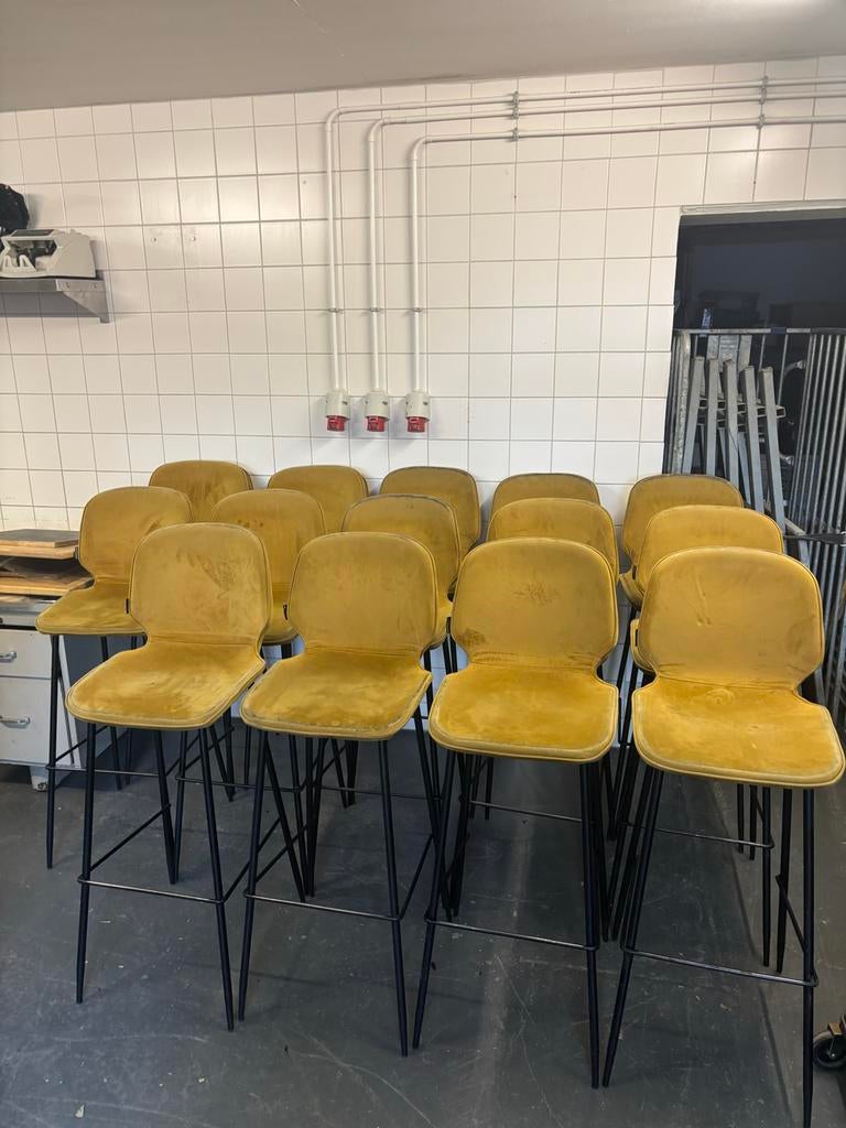 Partij Gele barkrukken met metalen onderstel 14 stuks, Huis en Inrichting, Barkrukken, Ophalen, Met voetsteun, 60 tot 90 cm, Metaal