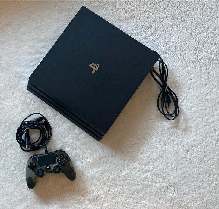 Mooie PlayStation 4 Pro met controller, Spelcomputers en Games, Spelcomputers | Sony PlayStation 4, Gebruikt, Pro, Met 1 controller