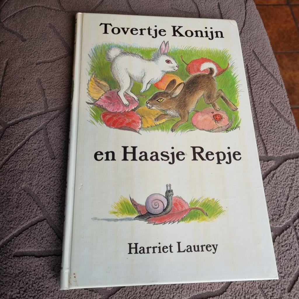 Tovertje Konijn en Haasje Repje - Harriet Laurey, Ophalen of Verzenden, Gelezen, Harriet Laurey, Sprookjes