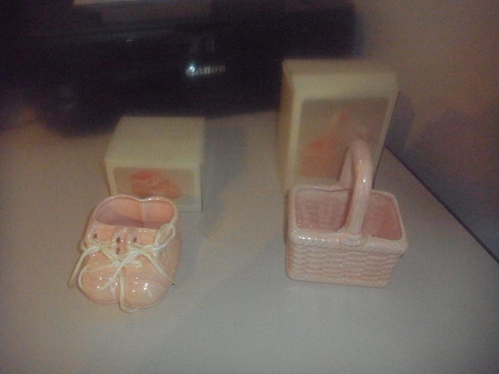 beeldjes een mandje en schoentjes rose vintage, Ophalen of Verzenden, Zo goed als nieuw
