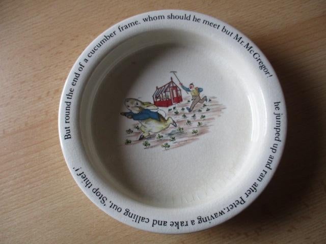 Beatrix Potter stenen bakje  17cm  Wedgewood  But round the, Verzenden, Gebruikt