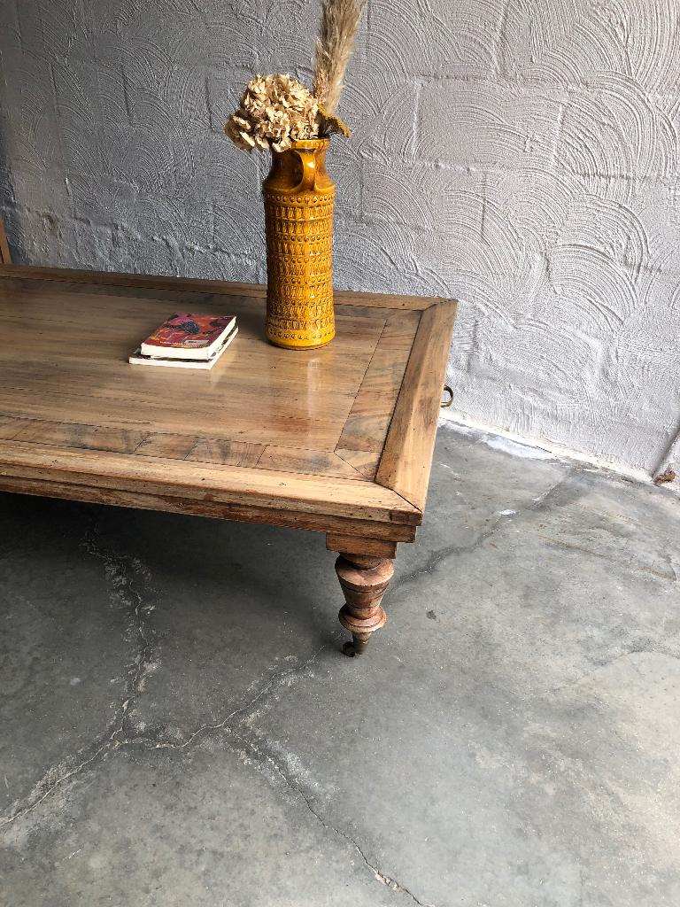 Grote landelijke rustieke antieke koloniale salontafel, Huis en Inrichting, Tafels | Salontafels, Ophalen, Gebruikt, 100 tot 150 cm